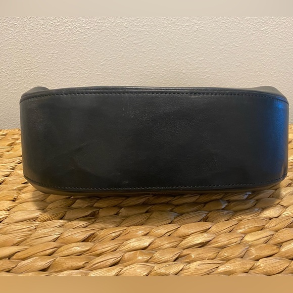 Yuzefi Black Oval Leather Bag - Picture 6 of 9